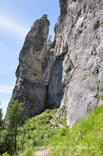 Einstieg in den Klettersteig beim Meilerstein