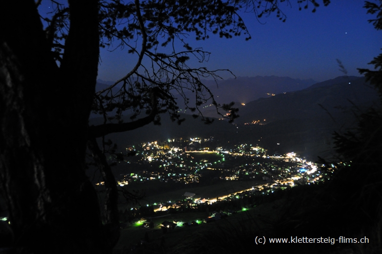 Blick hinunter auf die Gemeinde Flims