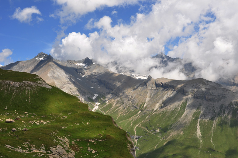 Fantastische Bergkulisse auf der Wanderung auf den Cassons